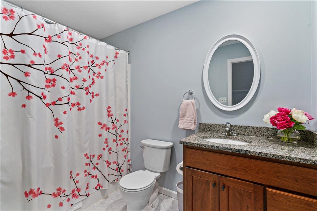 502 Stonecliff Lane Butler, PA 16001 - Photo 24 of 33 3rd floor guest suite full bath