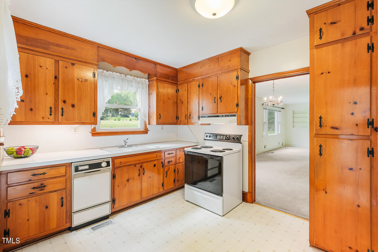 3203 Cole Mill Road Durham, NC 27705 - Photo 7 of 32 15