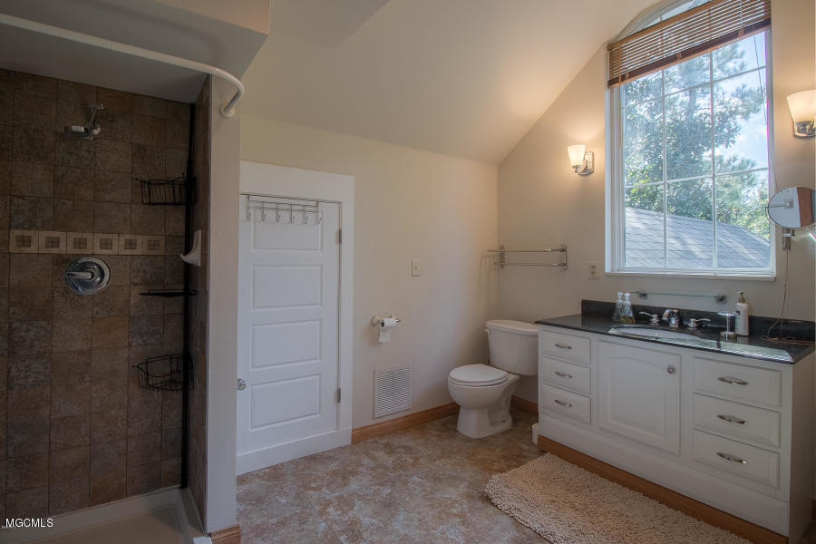 9200 Old Walnut Road Ocean Springs, MS 39564 - Photo 14 of 19 Upstairs Bathroom