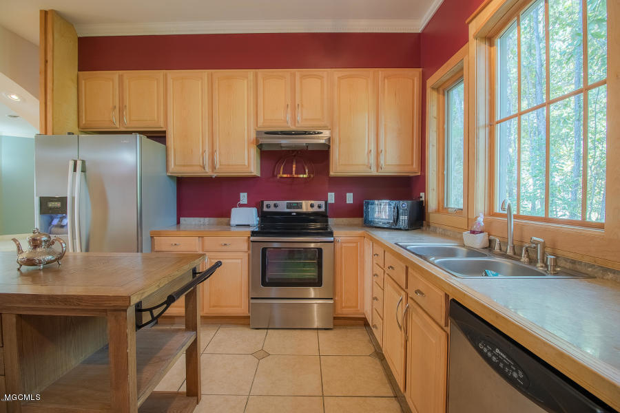 9200 Old Walnut Road Ocean Springs, MS 39564 - Photo 5 of 19 Kitchen
