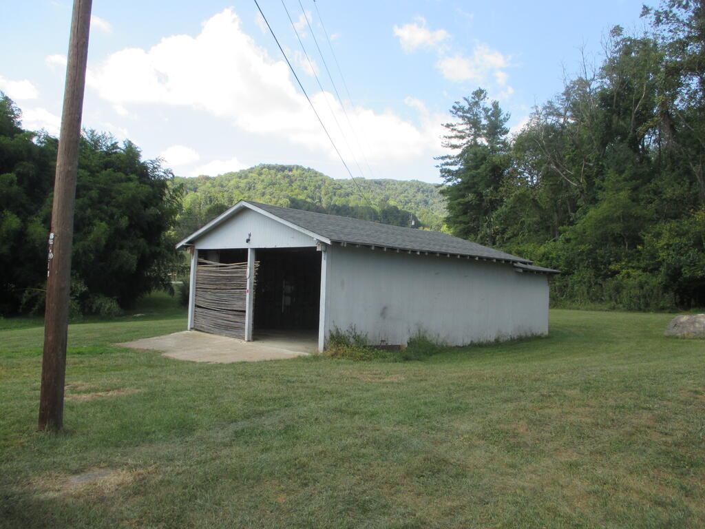 1277 Peach Bottom Road Independence, VA 24348 - Photo 6 of 19 Gallery Image 6