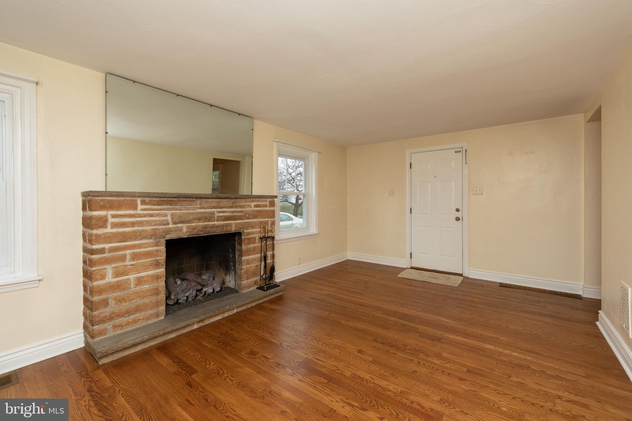 206 Oreland Mill Road Oreland, PA 19075 - Photo 5 of 38 Gas Fireplace