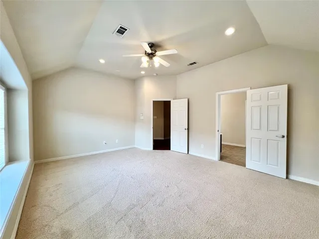 an empty room with fan and a ceiling fan