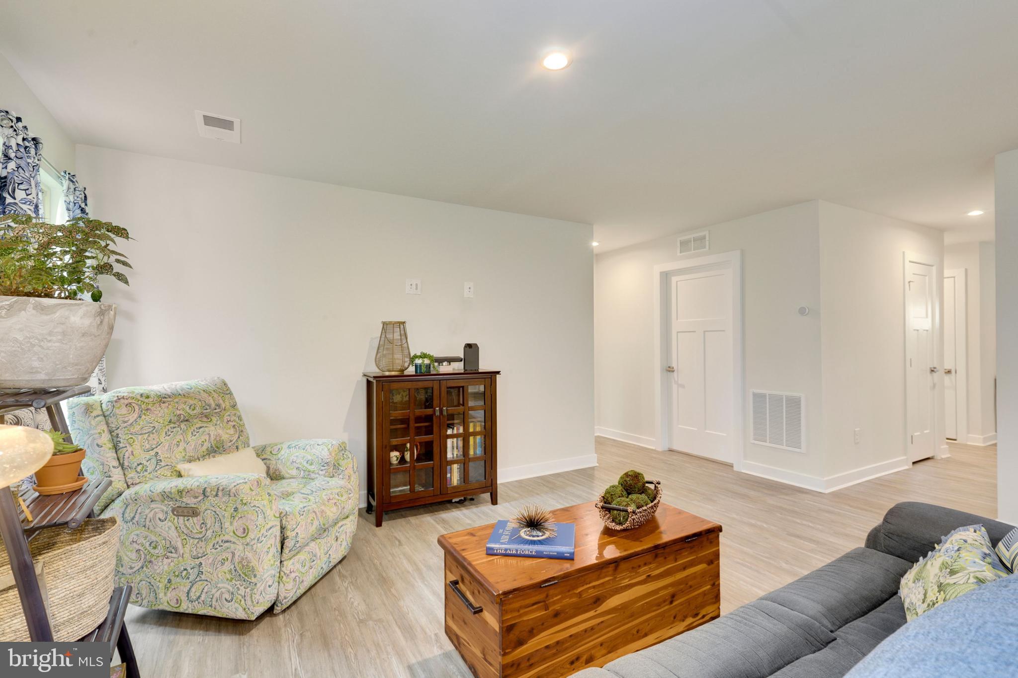 26215 Vintage Circle Milton, DE 19968 - Photo 12 of 26 Living Room