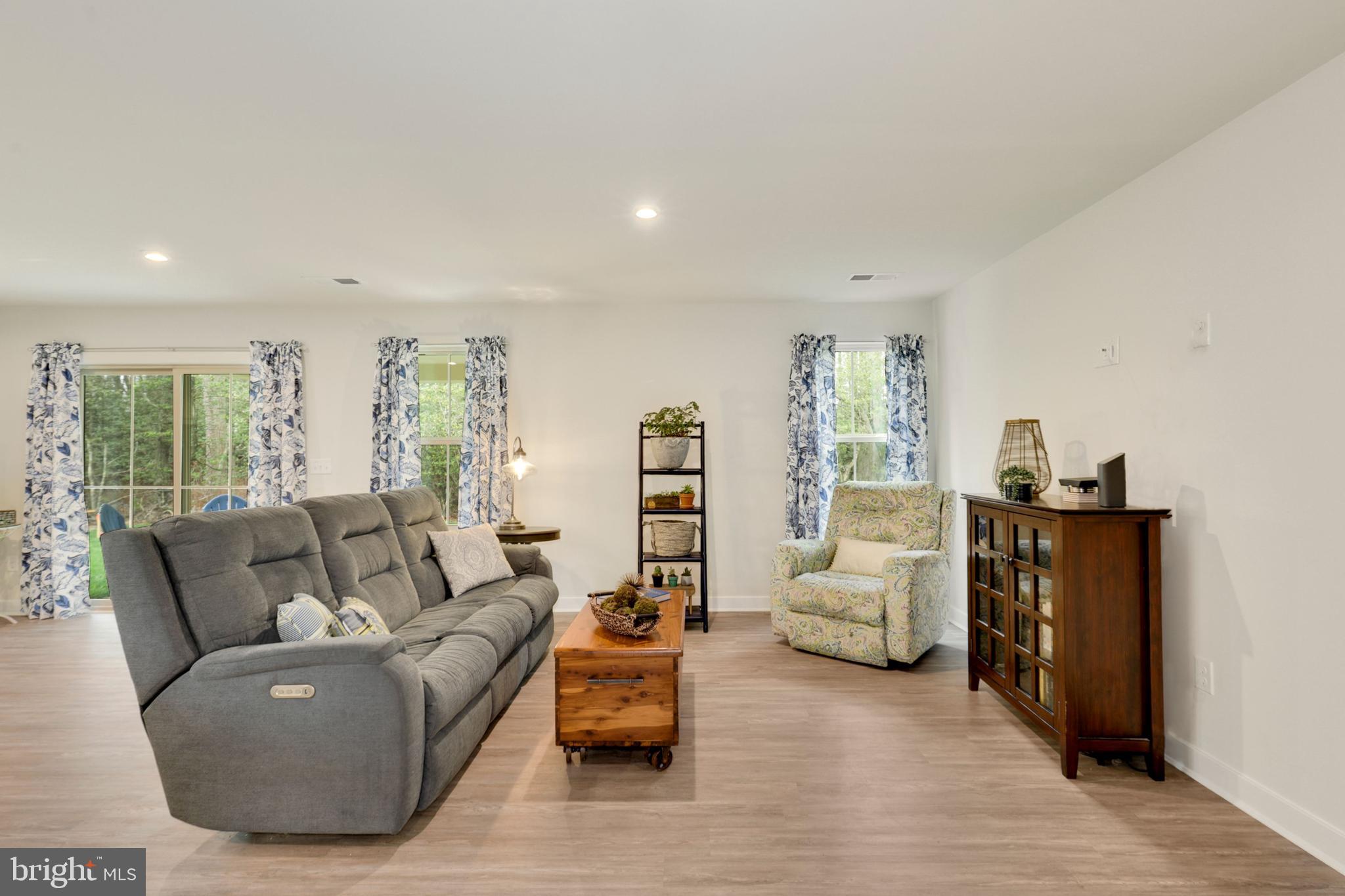 26215 Vintage Circle Milton, DE 19968 - Photo 13 of 26 Living Room