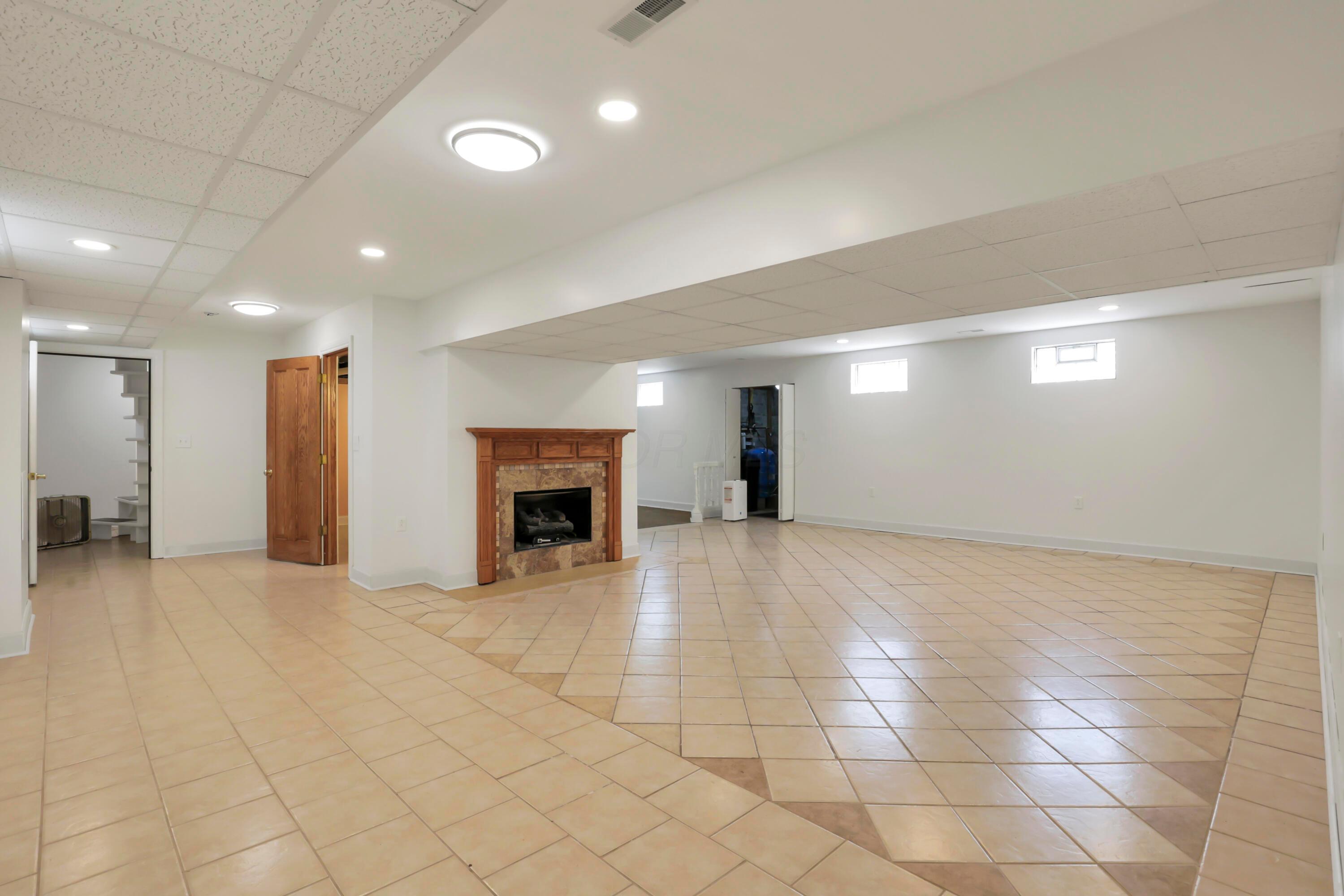 7977 Harlem Road Westerville, OH 43081 - Photo 65 of 94 36-print-011A0472