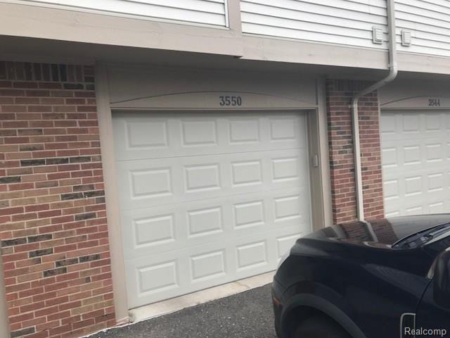 3550 Oakmonte Boulevard Rochester, MI 48306 - Photo 13 of 16 IMG_2844oak gar.jpg