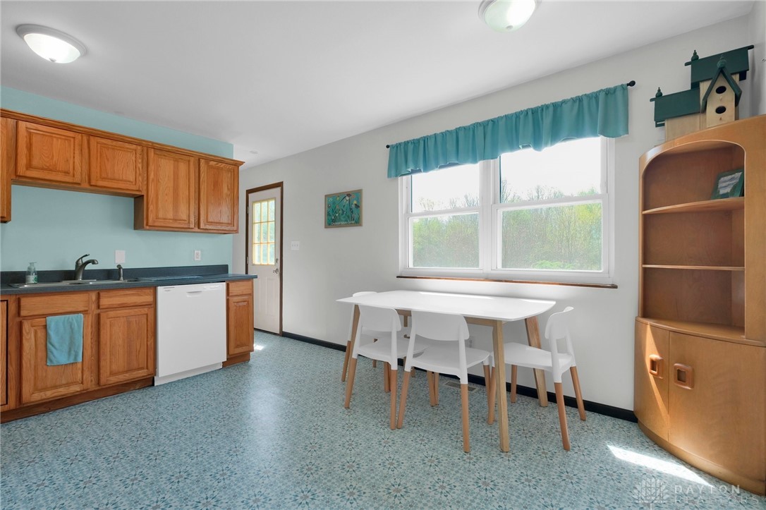 3177 West Jackson Road Springfield, OH 45502 - Photo 9 of 27