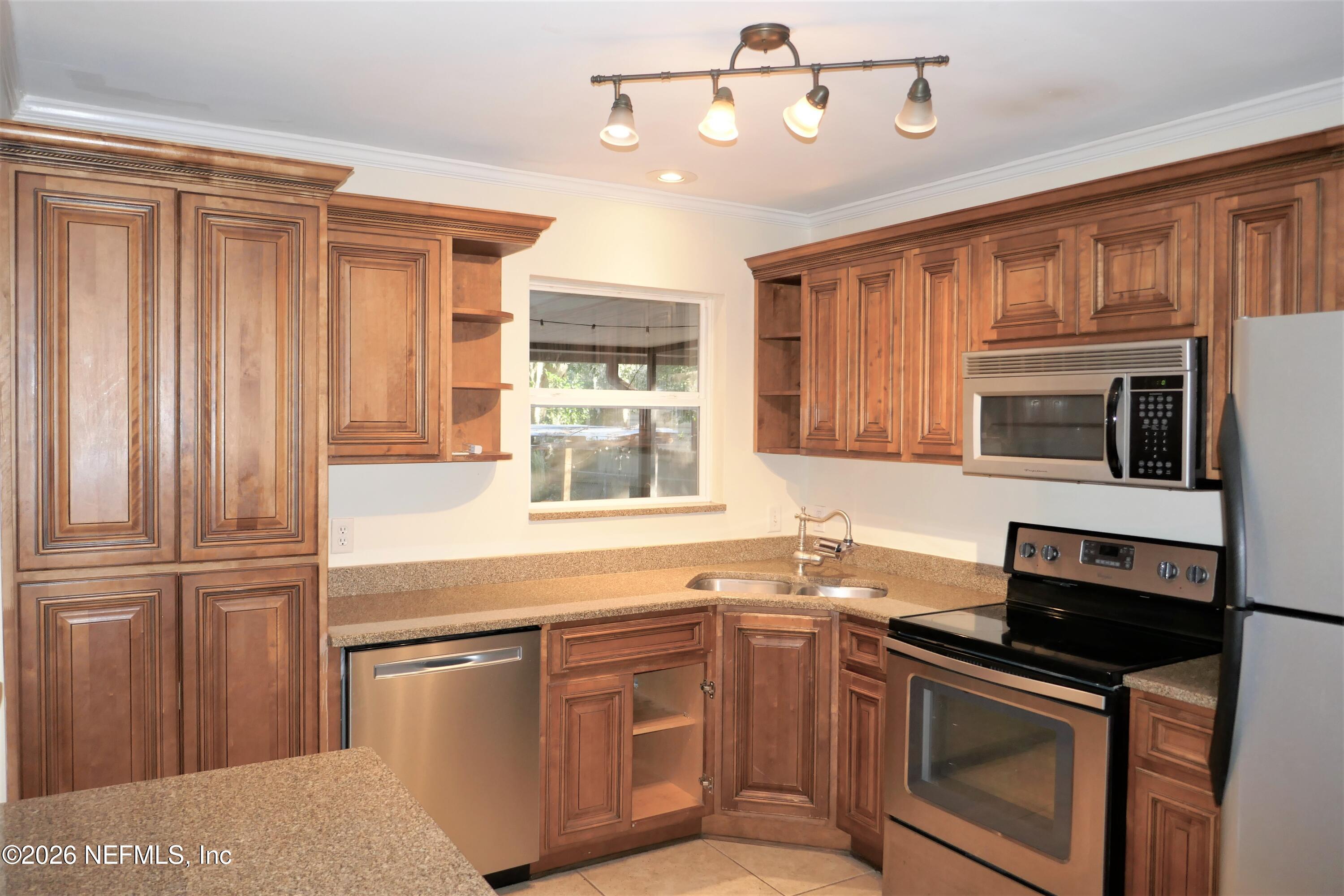 10543 Hemming Road Jacksonville, FL 32225 - Photo 10 of 32 Kitchen