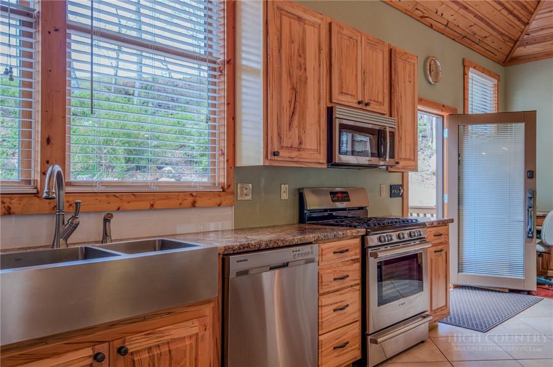 426 Cook Town Road Bakersville, NC 28705 - Photo 10 of 50