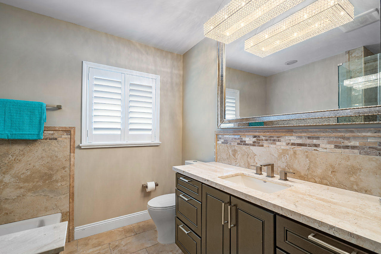 664 Maypop Court Boca Raton, FL 33486 - Photo 16 of 37 Guest Bath