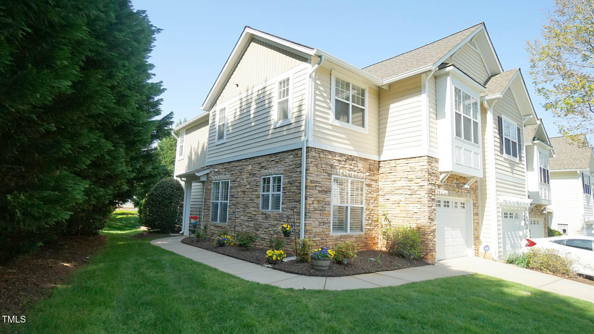 5901 Chivalry Court Raleigh, NC 27612 - Photo 2 of 31 DSC07892