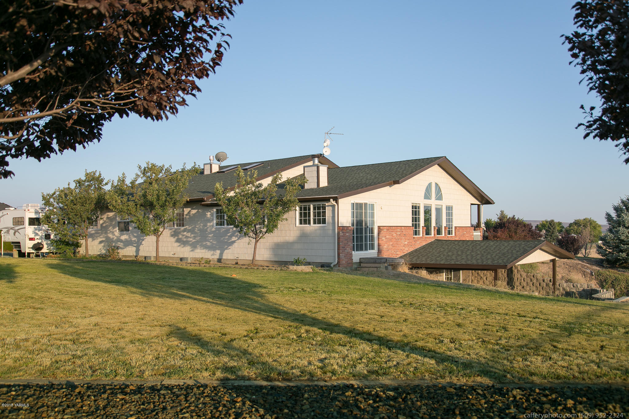 11517 Mieras Road Yakima, WA 98901 - Photo 18 of 57 a front view of a house with a yard