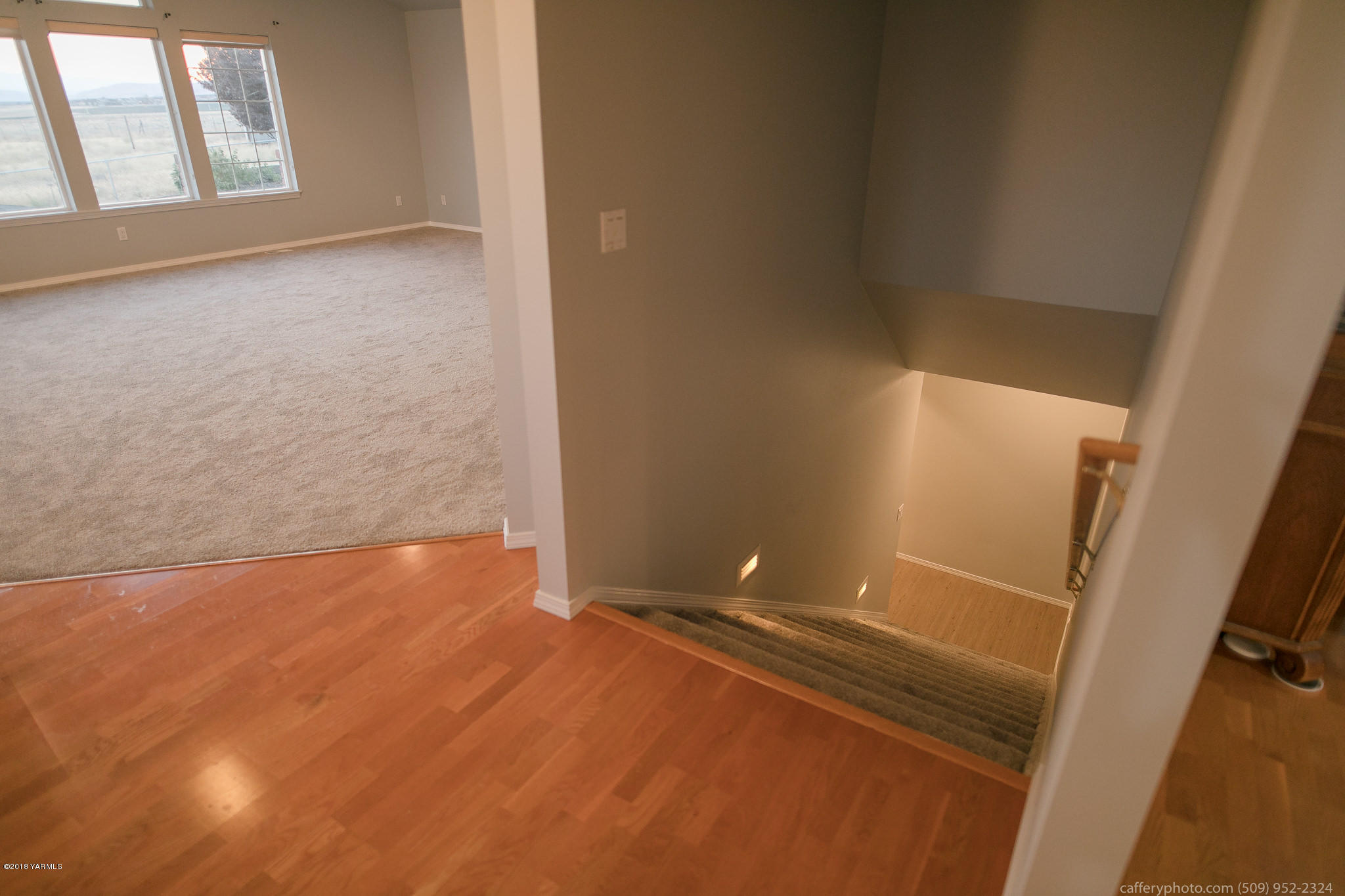 11517 Mieras Road Yakima, WA 98901 - Photo 29 of 57 an empty room with windows