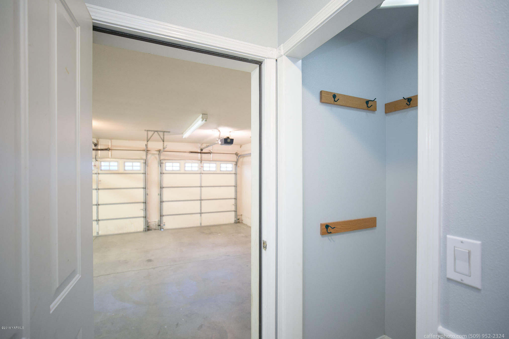 11517 Mieras Road Yakima, WA 98901 - Photo 30 of 57 a view of walk in closet