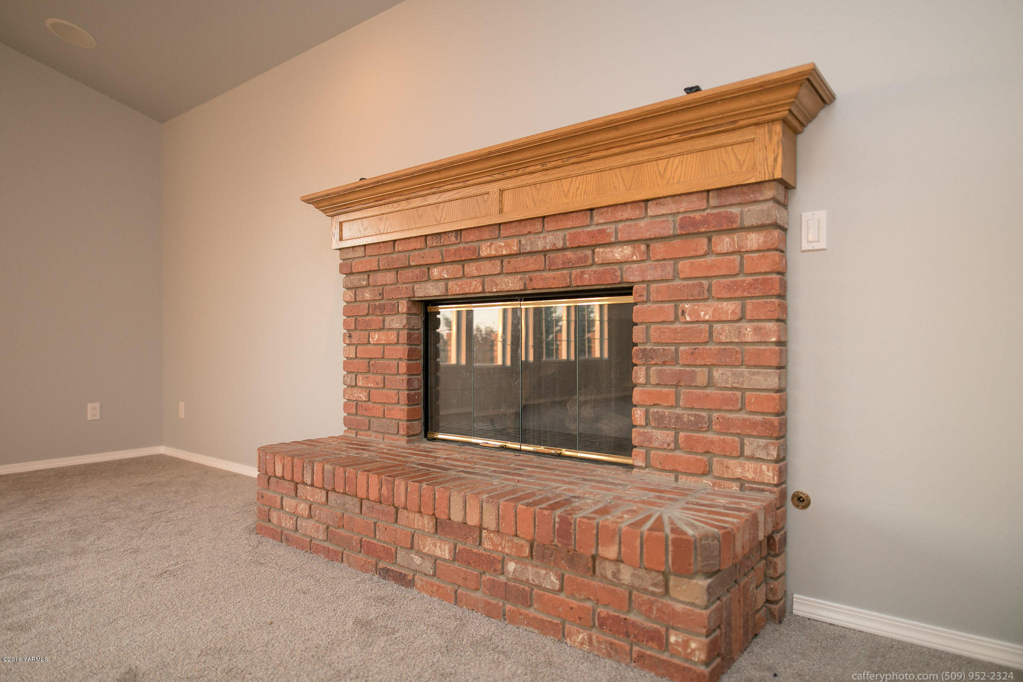 11517 Mieras Road Yakima, WA 98901 - Photo 50 of 57 a living room with a fireplace