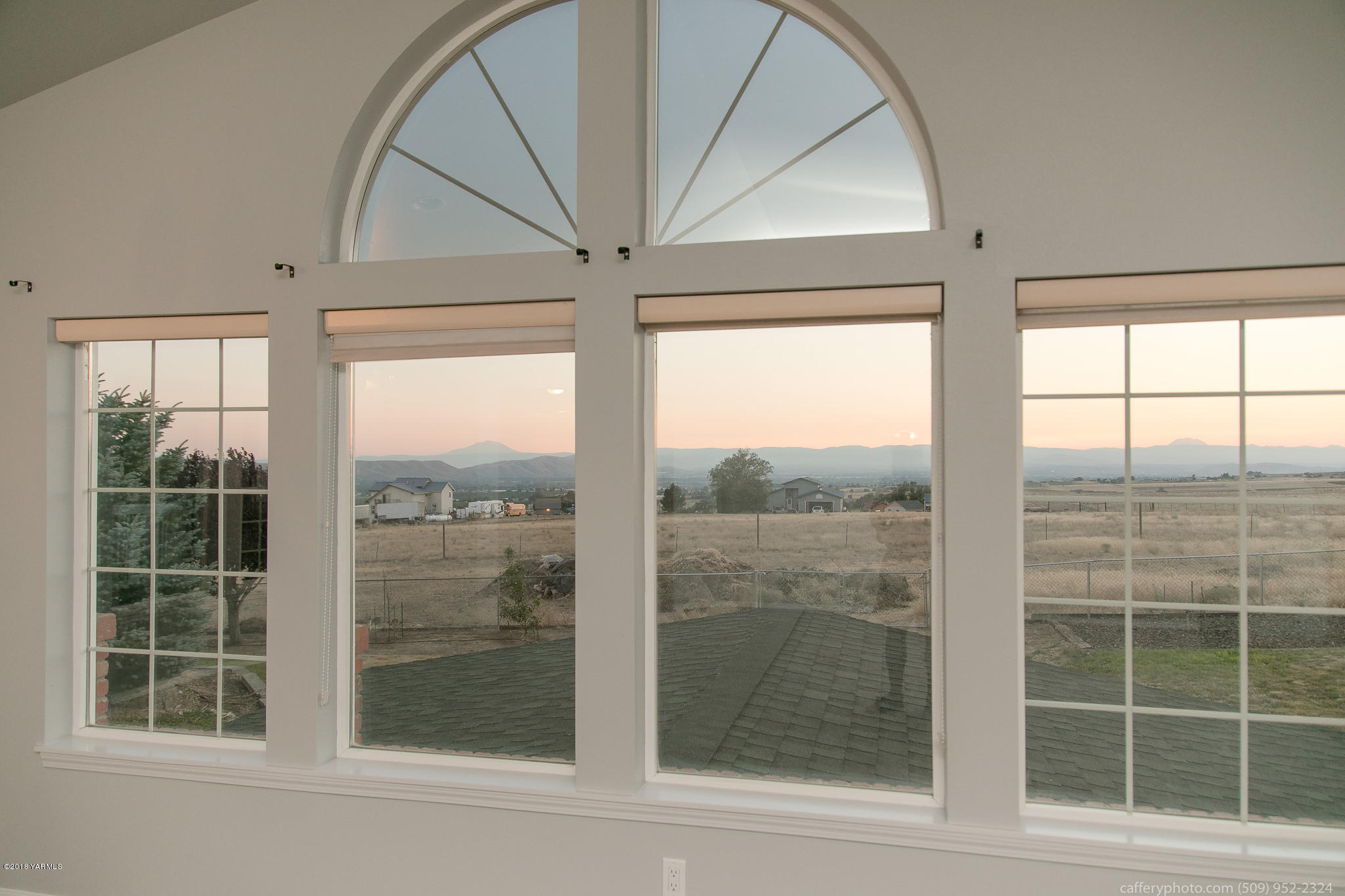 11517 Mieras Road Yakima, WA 98901 - Photo 51 of 57 a view of a glass door with a glass door