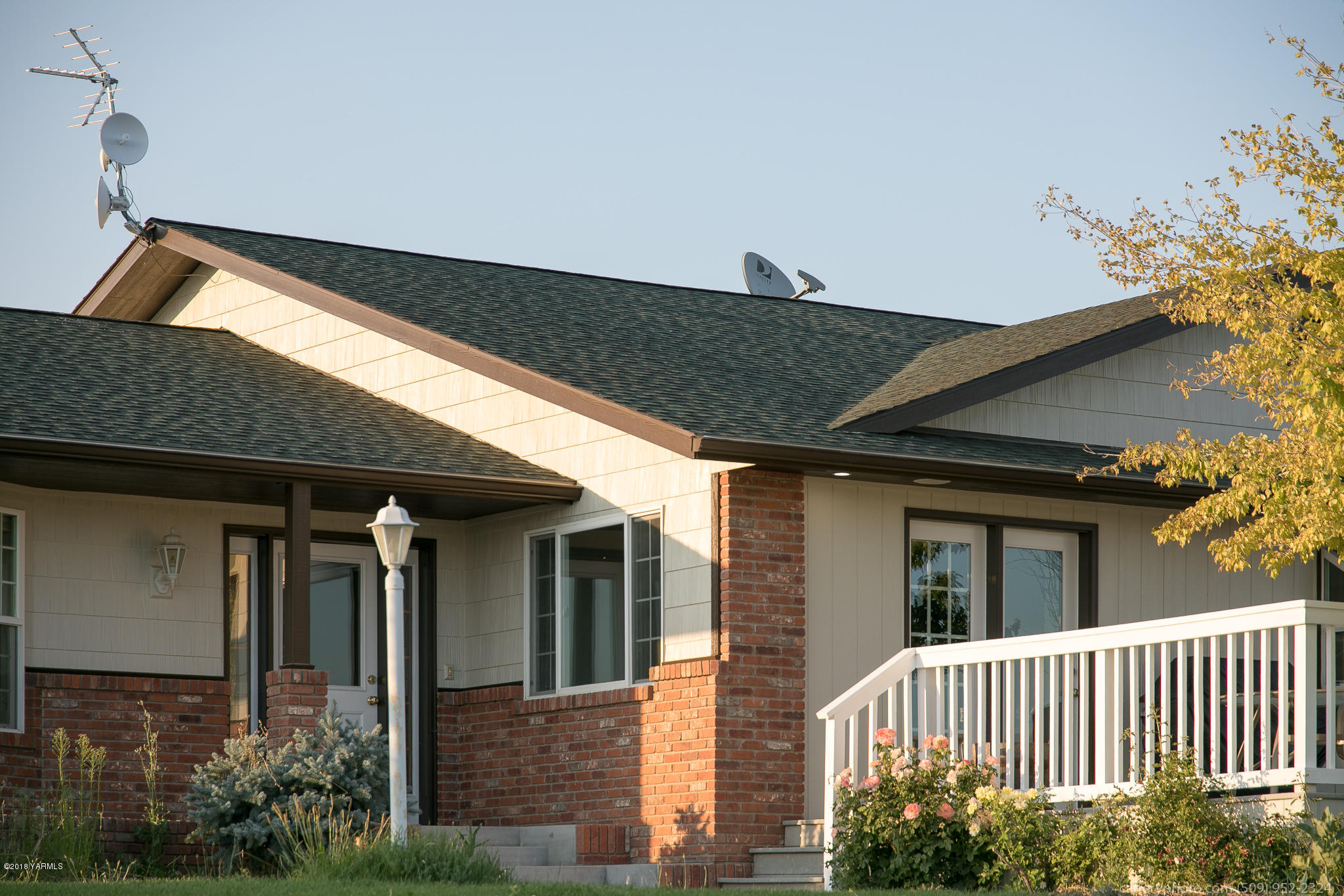 11517 Mieras Road Yakima, WA 98901 - Photo 54 of 57 a front view of a house with garden