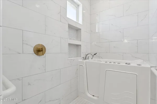 $4,000 | 221 West Jomax Road, Unit 1, Phoenix, AZ 85085