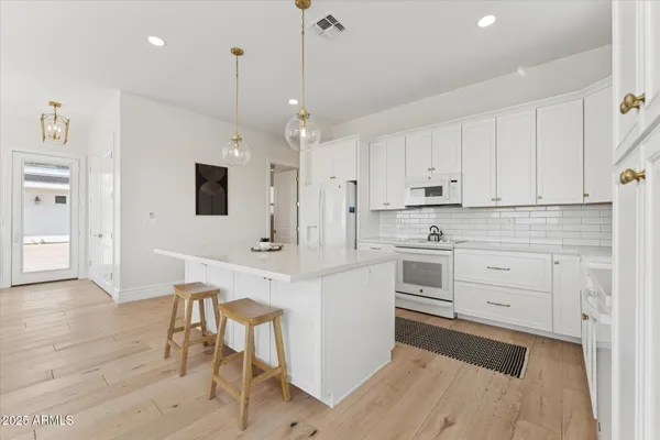 $4,000 | 221 West Jomax Road, Unit 1, Phoenix, AZ 85085