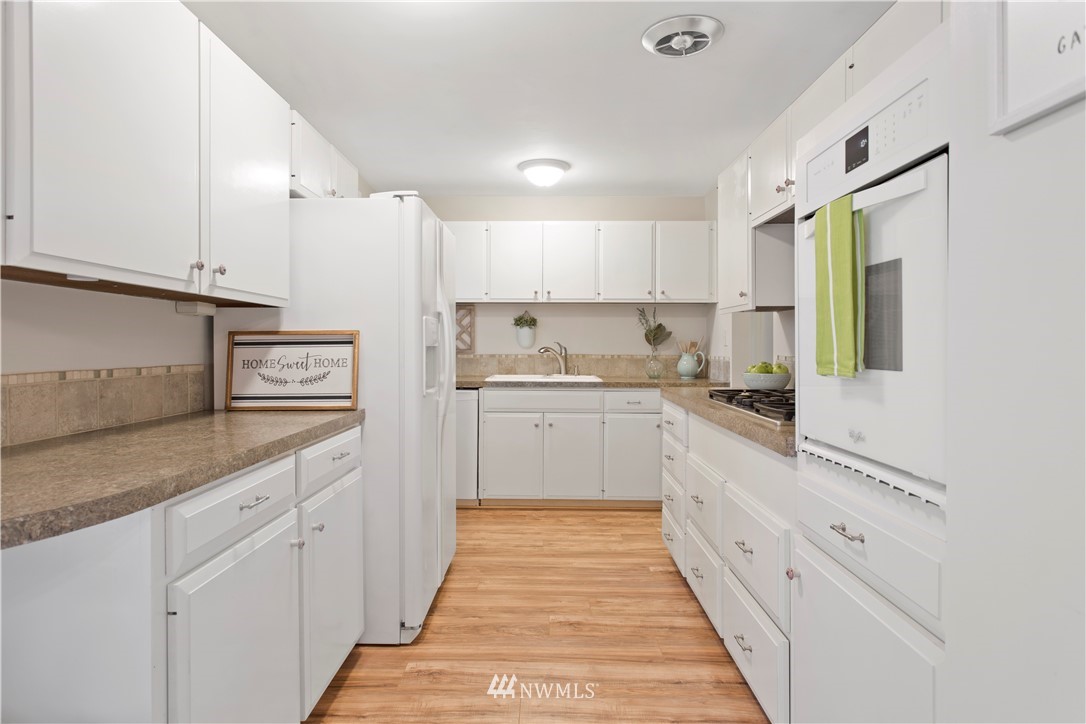 4607 Southeast 4th Place Renton, WA 98059 - Photo 8 of 25