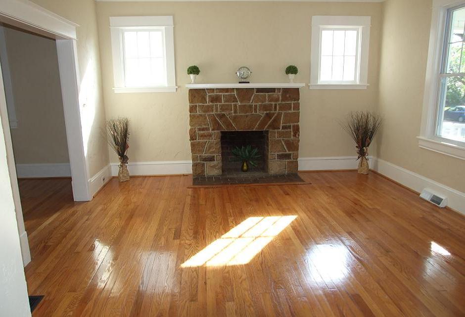 2433 Montvale Road Southwest Roanoke, VA 24015 - Photo 2 of 16 2433 MONTVALE LIVING ROOM