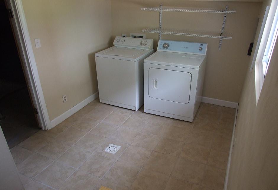 2433 Montvale Road Southwest Roanoke, VA 24015 - Photo 15 of 16 2433 laundry