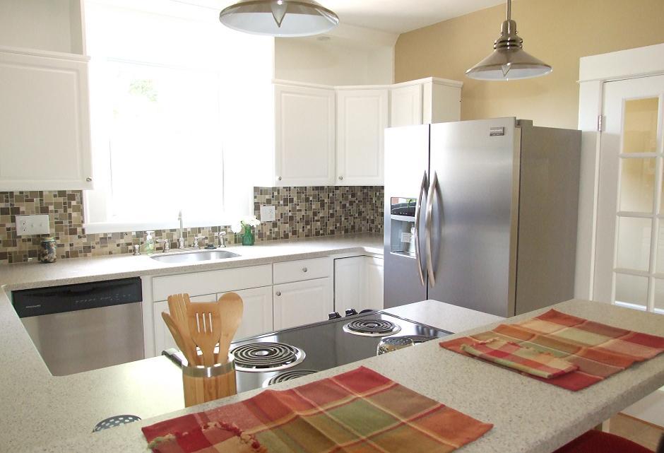 2433 Montvale Road Southwest Roanoke, VA 24015 - Photo 3 of 16 2433 ktichen 4