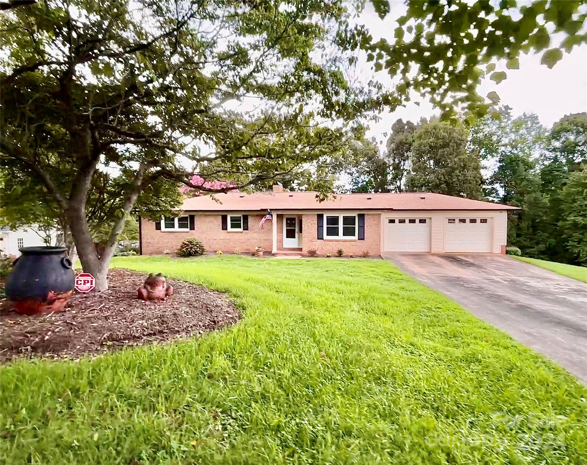 347 Skyline Road Hickory, NC 28601 - Photo 3 of 35 Gallery Image 3