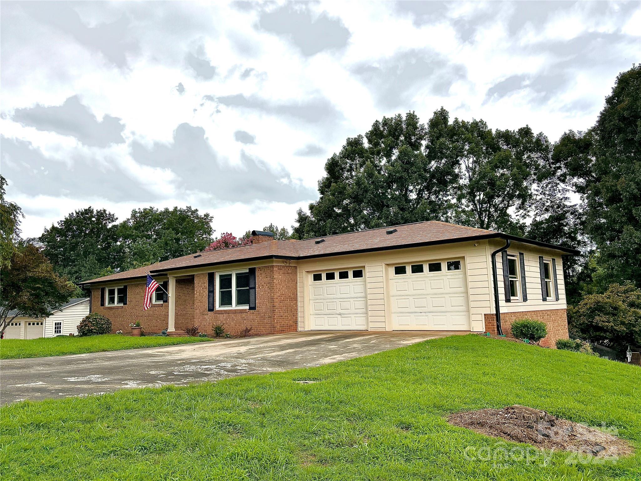 347 Skyline Road Hickory, NC 28601 - Photo 4 of 35 Gallery Image 4