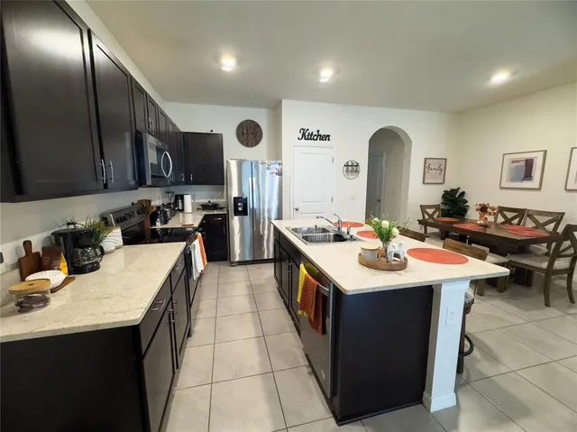 $2,000 | 2922 Boxwood Grove Row, Wesley Chapel, FL 33543