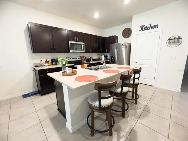 $2,000 | 2922 Boxwood Grove Row, Wesley Chapel, FL 33543