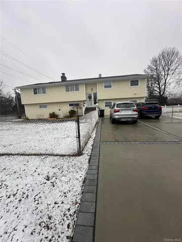 $1,900 | 1 Huron Drive, Bay Shore, NY 11706