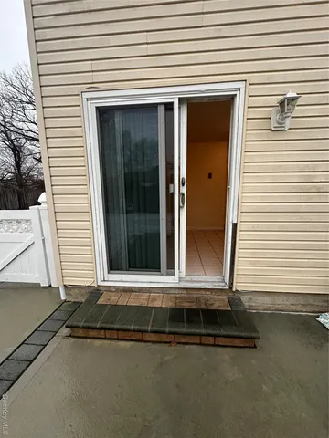 $1,900 | 1 Huron Drive, Bay Shore, NY 11706