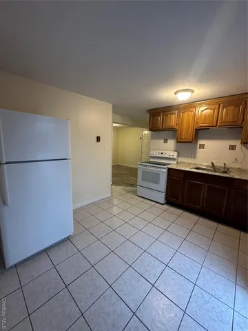 $1,900 | 1 Huron Drive, Bay Shore, NY 11706