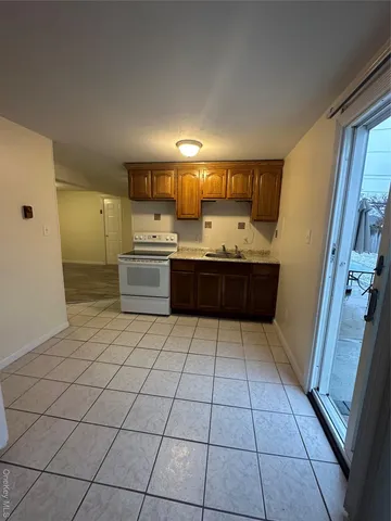 $1,900 | 1 Huron Drive, Bay Shore, NY 11706