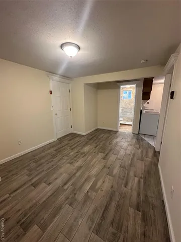 $1,900 | 1 Huron Drive, Bay Shore, NY 11706