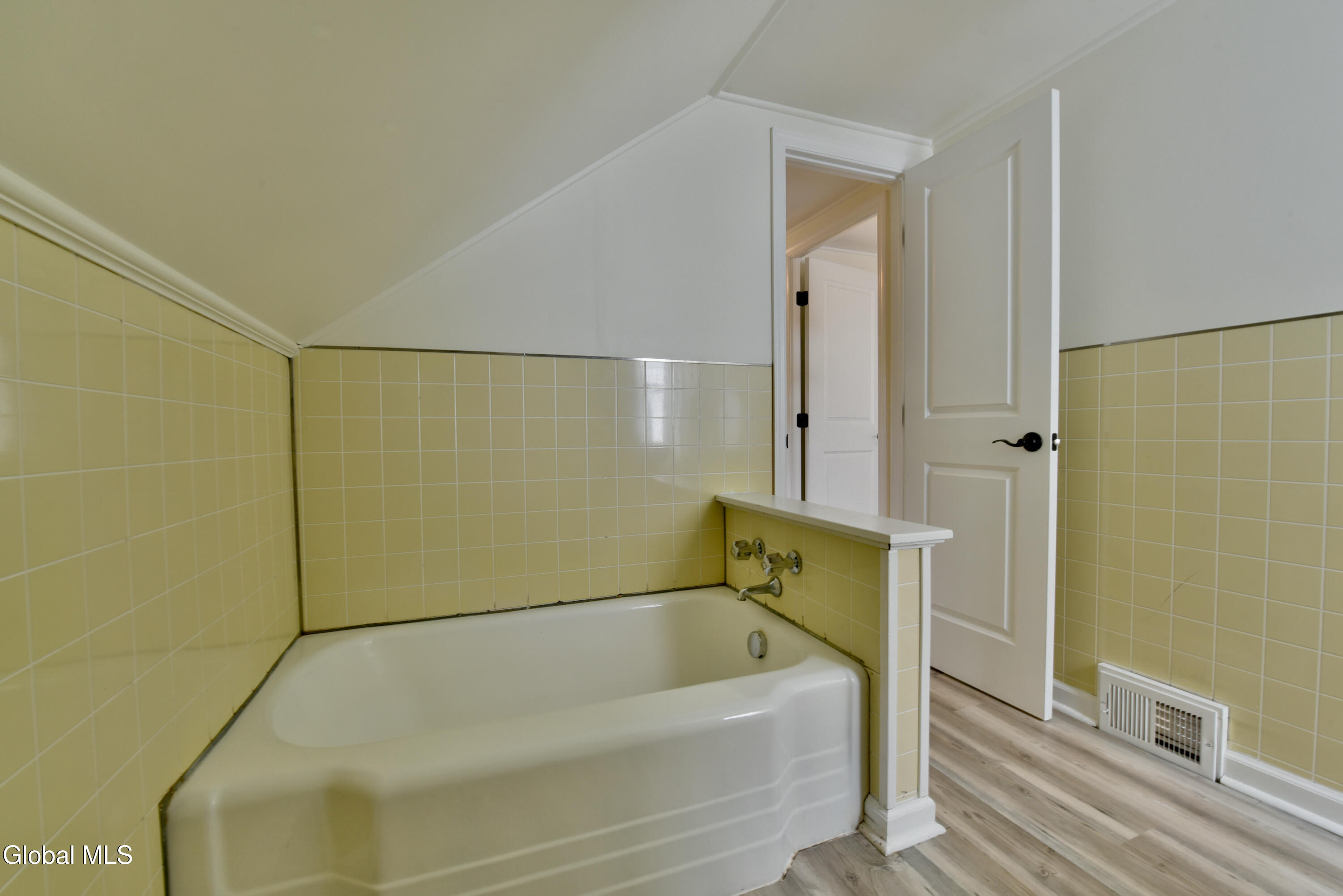 1702 Lenox Road Schenectady, NY 12308 - Photo 46 of 64 46