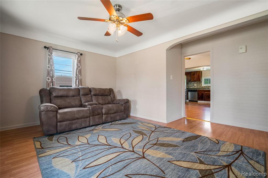 2081 Lindell Road Sterling Heights, MI 48310 - Photo 3 of 28
