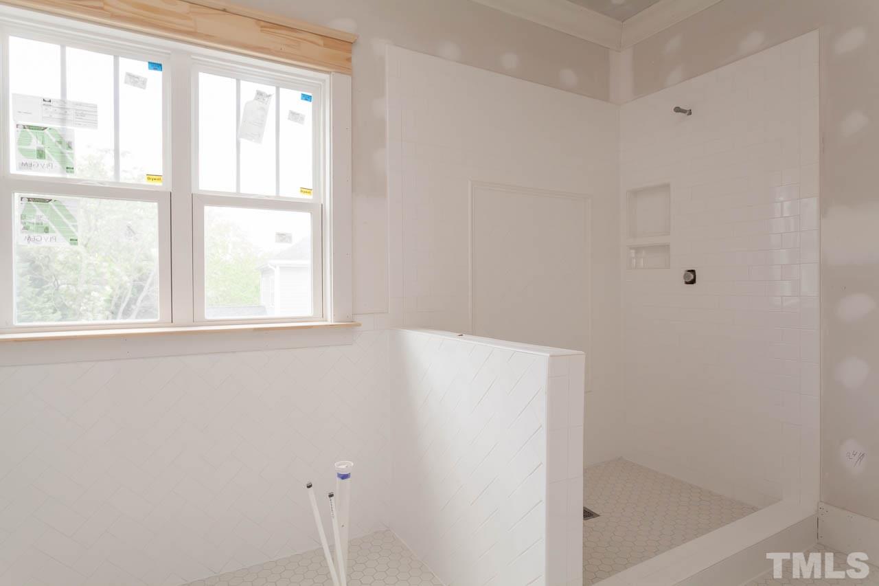 309 Georgetown Road Raleigh, NC 27608 - Photo 15 of 19 a bathroom with a bathtub
