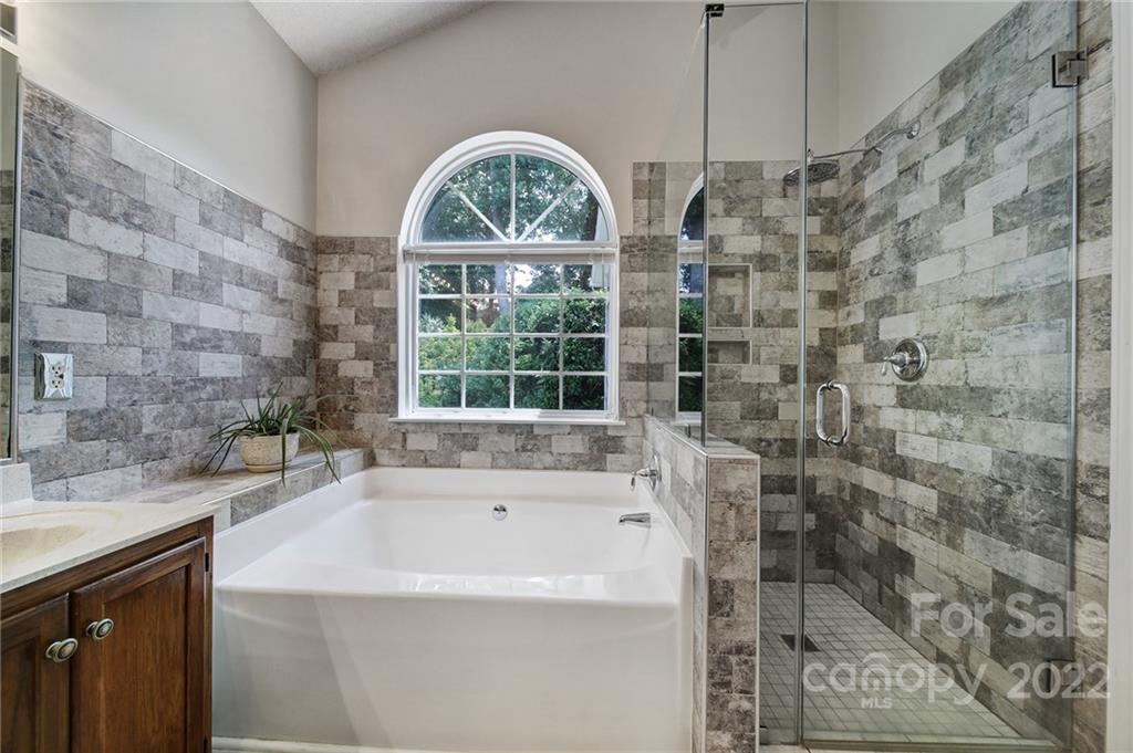 549 South Portman Lane Fort Mill, SC 29708 - Photo 23 of 39 a bathroom with a sink a mirror and a bathtub