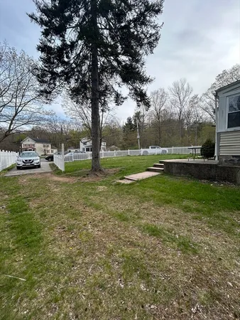$2,650 | 733 Pleasant Street, Unit 1, Rochdale, MA 01542