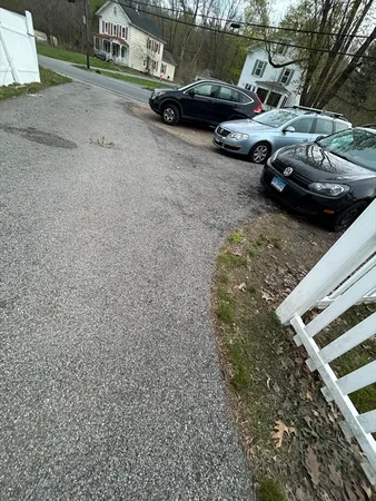 $2,650 | 733 Pleasant Street, Unit 1, Rochdale, MA 01542