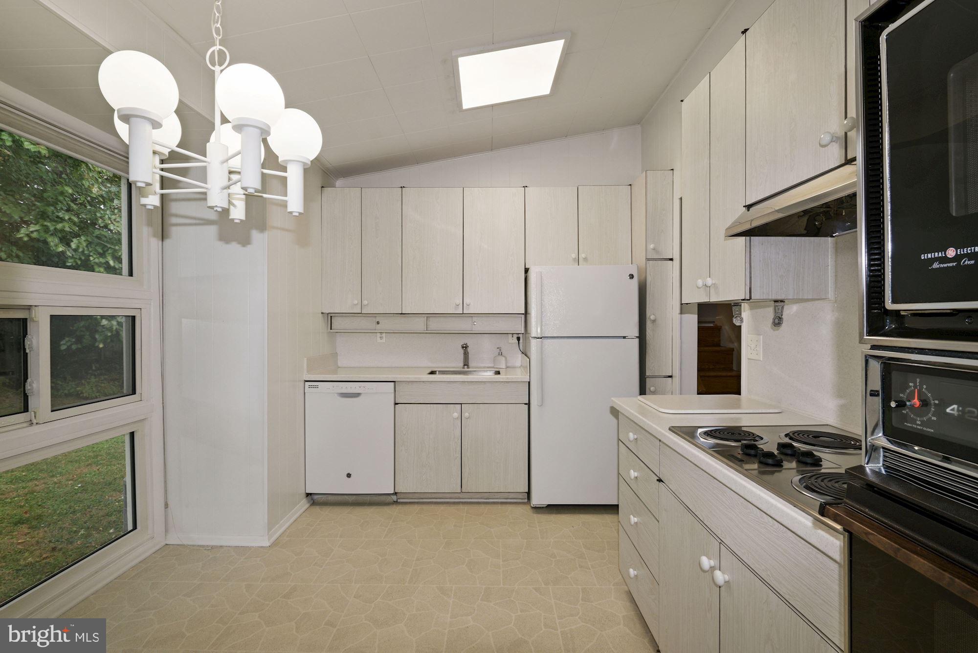 415 Eisner Street Silver Spring, MD 20901 - Photo 11 of 39 Kitchen