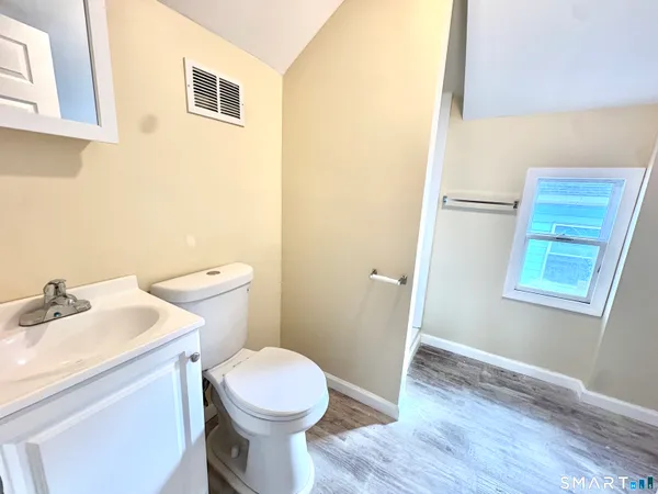 $1,000 | 129-131 Highland Avenue, Unit 4, Waterbury, CT 06708