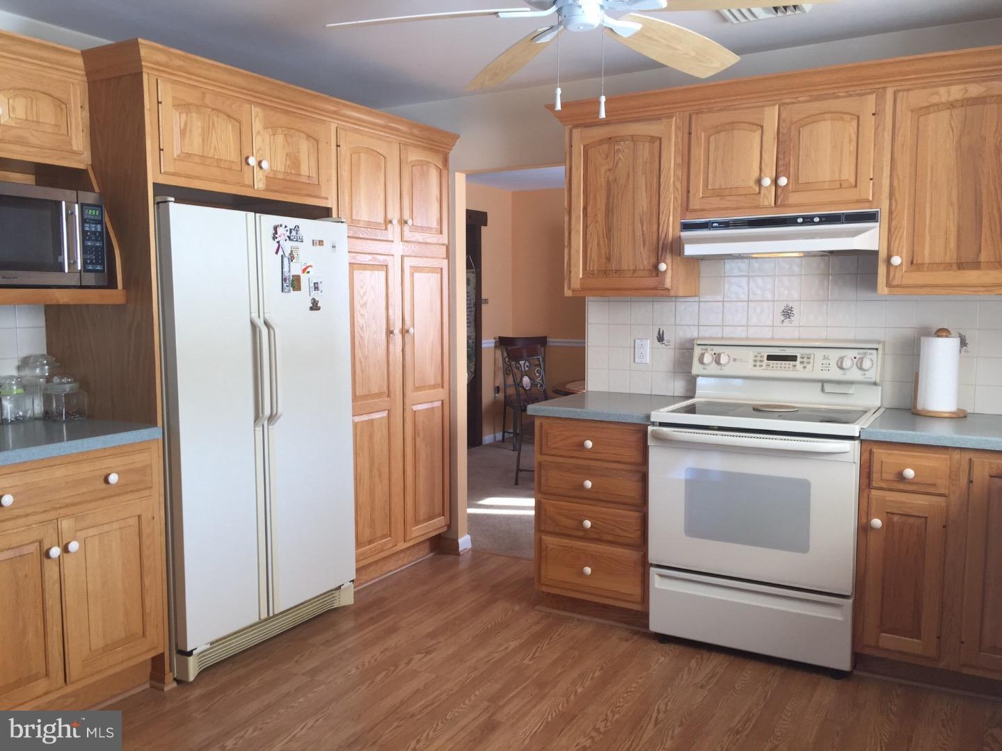192 Kinsey Road Harleysville, PA 19438 - Photo 5 of 25 Kitchen
