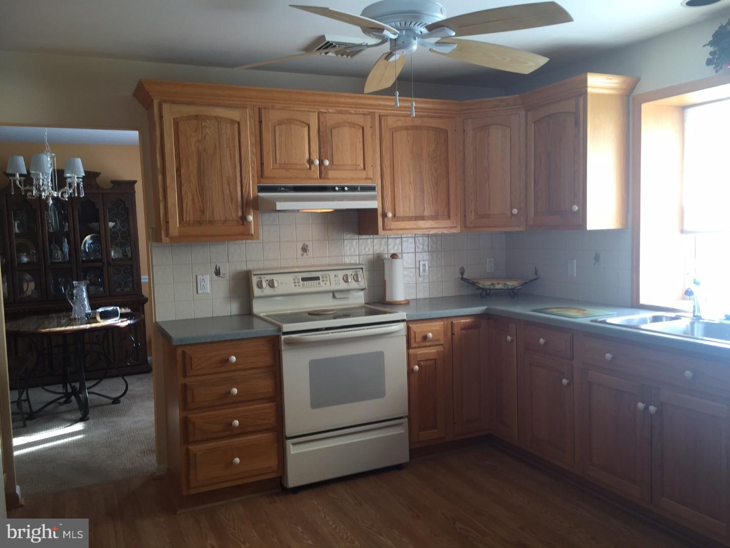192 Kinsey Road Harleysville, PA 19438 - Photo 6 of 25 Kitchen