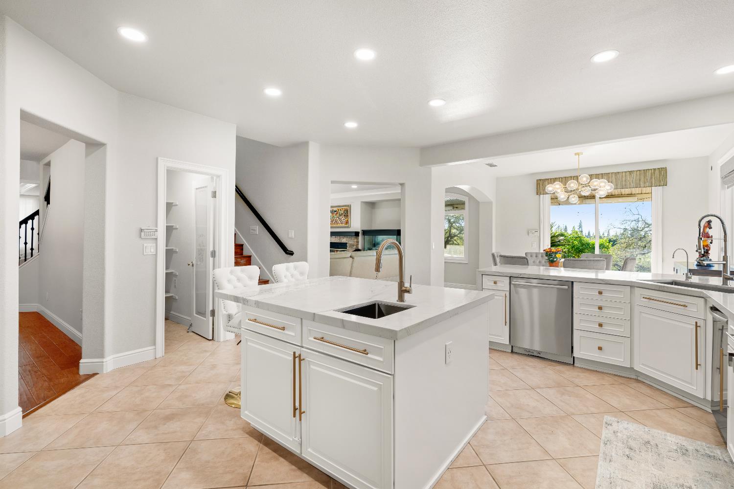 1580 Vista Ridge Way Roseville, CA 95661 - Photo 13 of 58 a kitchen that has a sink a stove and chairs