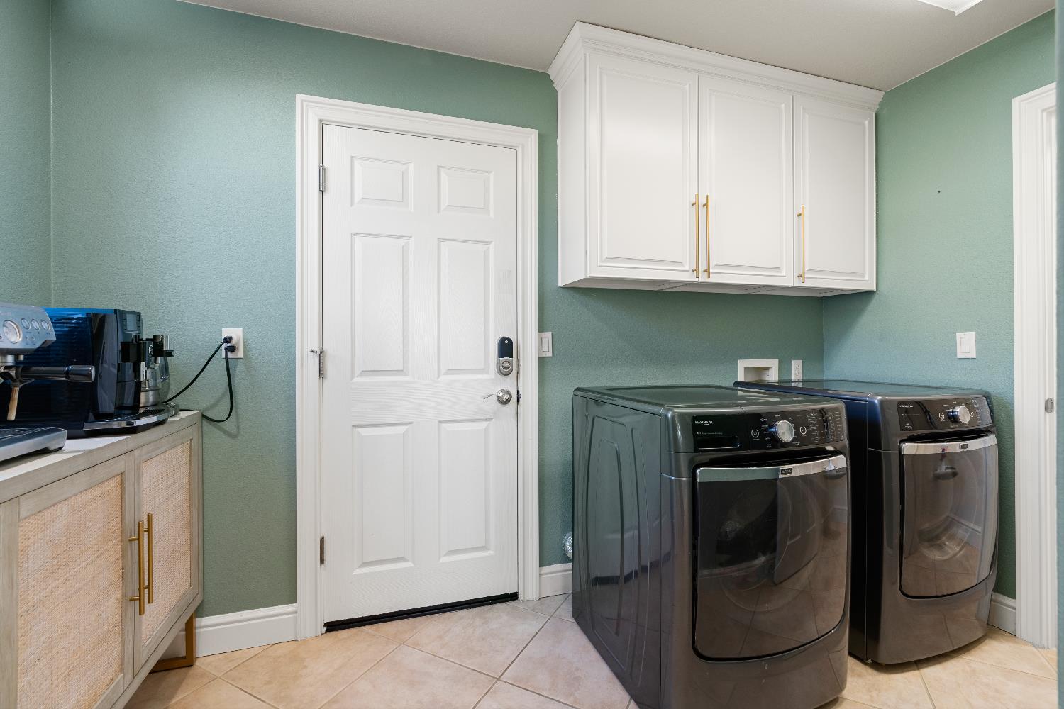 1580 Vista Ridge Way Roseville, CA 95661 - Photo 21 of 58 a kitchen with white cabinets and stainless steel appliances