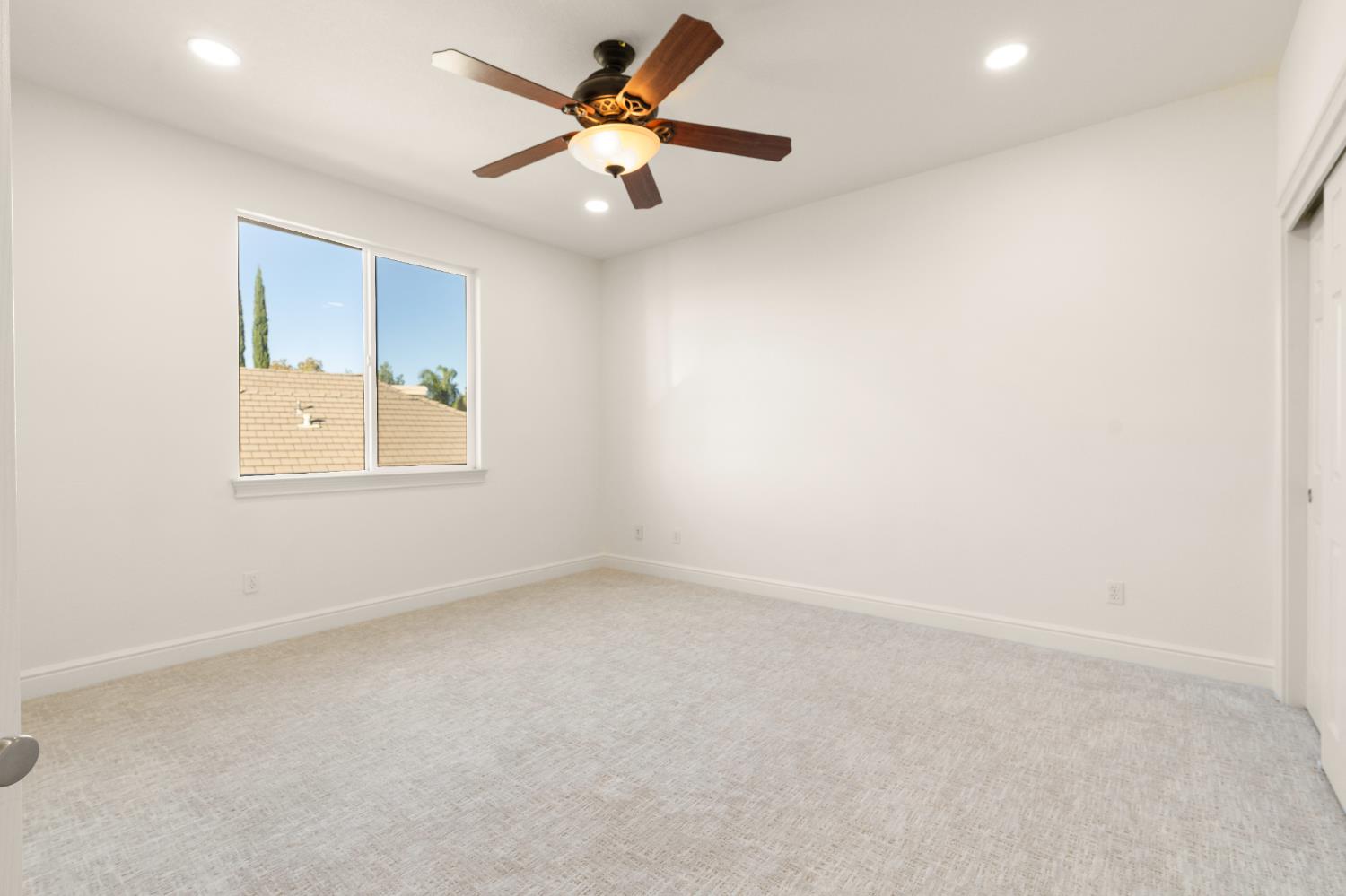 1580 Vista Ridge Way Roseville, CA 95661 - Photo 33 of 58 an empty room with a window and a ceiling fan